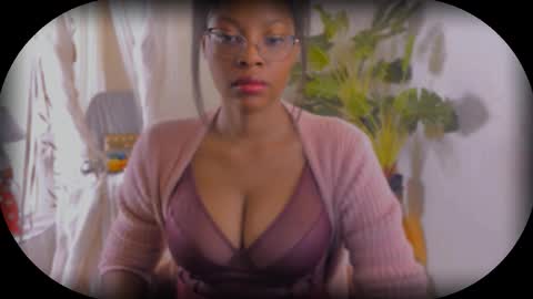 Snapshot of bellablakes18 chatting on September 14, 2:33 am Bellah Blakes-Sarah Scrumptious Lee online show from September 14, 2:33 am
