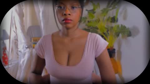 Snapshot of bellablakes18 chatting on September 15, 9:15 pm Bellah Blakes-Sarah Scrumptious Lee online show from September 15, 9:15 pm