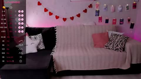 Snapshot of bellacaress chatting on May 6, 2:19 am hello guys im Bella online show from May 6, 2:19 am