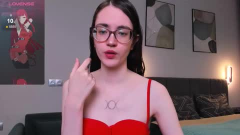 Snapshot of bellacatlovesmeat chatting on October 13, 6:52 pm BellaCatLovesMeat online show from October 13, 6:52 pm
