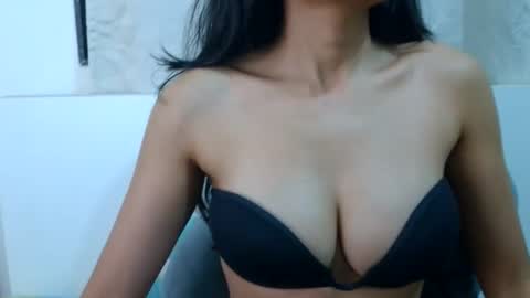 bellacrystall online show from March 28, 4:39 pm