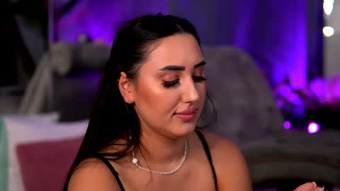 belladoyle online show from December 7, 3:30 pm