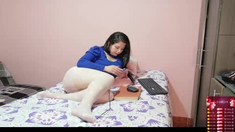 Snapshot of bellah_rose_squirt chatting on May 9, 4:06 am Bella online show from May 9, 4:06 am