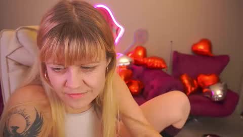 Snapshot of bellalapetit chatting on February 10, 5:06 pm Bella online show from February 10, 5:06 pm