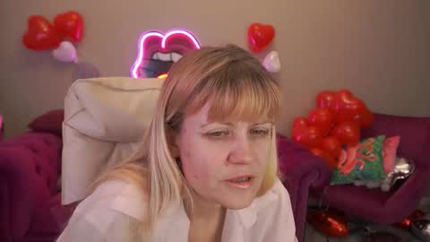 Snapshot of bellalapetit chatting on February 15, 2:41 am Bella online show from February 15, 2:41 am