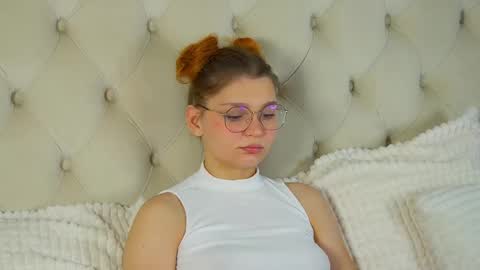 BellaMarebelle online show from November 18, 5:01 am