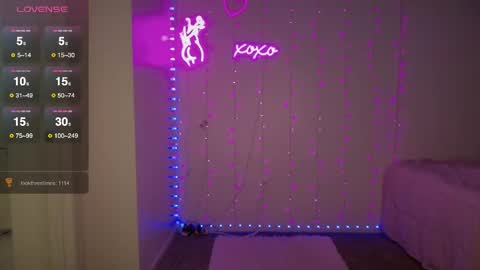 Bella Monroe online show from April 9, 6:19 am