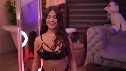 Bella online show from November 10, 6:40 pm