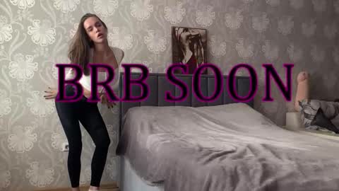 Snapshot of bellaparker_ chatting on October 13, 10:37 am bellaparker_ online show from October 13, 10:37 am