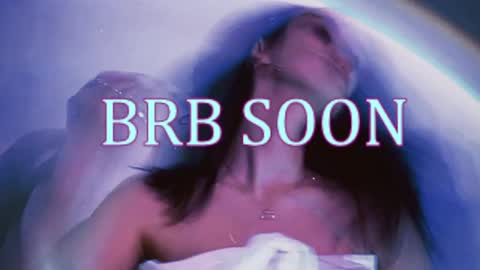 bellaparker_ online show from April 30, 9:15 am