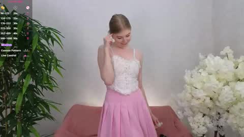 Lana but not DelRay online show from February 7, 11:14 am