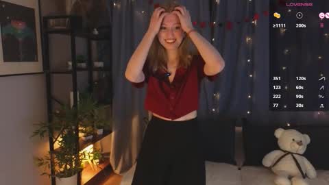 Lana but not DelRay online show from February 14, 11:18 am