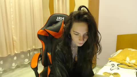 Snapshot of bellaqueen0701 chatting on February 16, 9:59 pm bellaqueen0701 online show from February 16, 9:59 pm