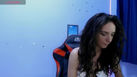 Snapshot of bellaqueen0701 chatting on September 19, 3:56 pm bellaqueen0701 online show from September 19, 3:56 pm