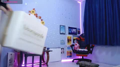 Snapshot of bellaqueen0701 chatting on September 25, 5:38 pm bellaqueen0701 online show from September 25, 5:38 pm