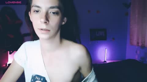 Snapshot of bellaqueen0701 chatting on November 17, 9:42 pm bellaqueen0701 online show from November 17, 9:42 pm