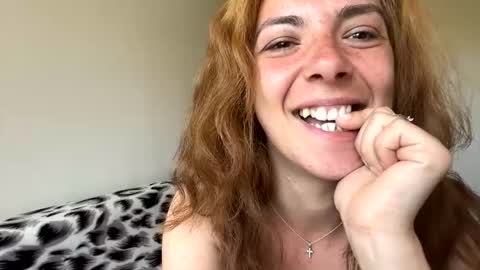 bellaqueen0701 online show from May 27, 9:39 am