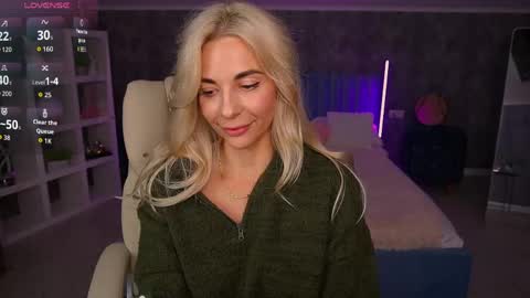 Bella online show from April 26, 8:06 pm