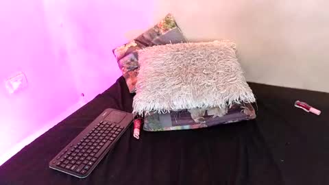 Snapshot of bellarooux chatting on April 25, 1:41 pm bellarooux online show from April 25, 1:41 pm