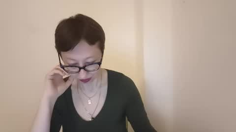 Emma online show from June 5, 7:08 pm