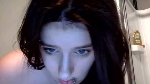 bellasellsskyy online show from March 27, 2:06 pm