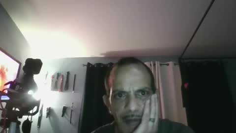 Snapshot of bellaskeykeeper chatting on February 9, 3:32 am Bellaskeykeeper online show from February 9, 3:32 am