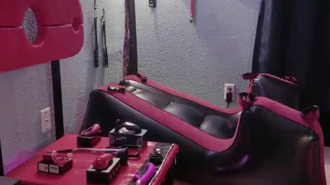 Snapshot of bellaskeykeeper chatting on February 22, 8:24 am Bellaskeykeeper online show from February 22, 8:24 am