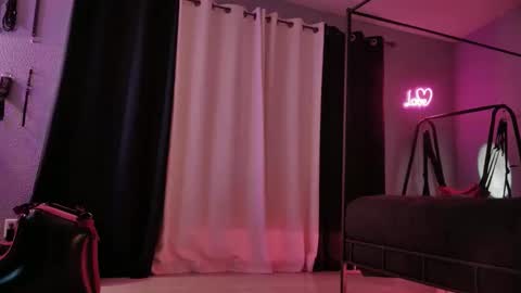 Snapshot of bellaskeykeeper chatting on February 24, 8:12 am Bellaskeykeeper online show from February 24, 8:12 am