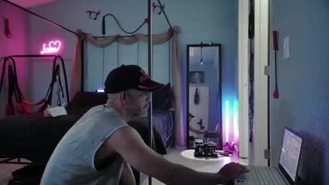 Bellaskeykeeper online show from April 19, 2:44 am