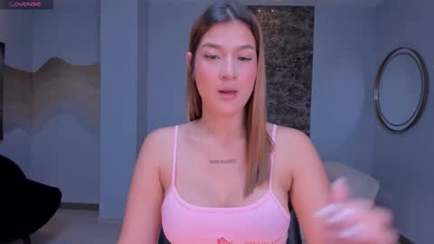 Snapshot of bellathompsonx_ chatting on February 10, 4:16 am Bella online show from February 10, 4:16 am