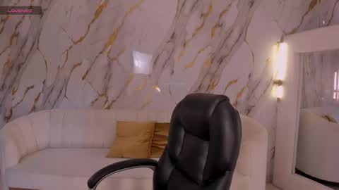 Snapshot of bellathompsonx_ chatting on March 2, 5:30 am Bella online show from March 2, 5:30 am