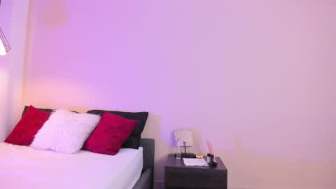 Snapshot of bellawild_ chatting on March 2, 12:01 pm Bella Wild online show from March 2, 12:01 pm