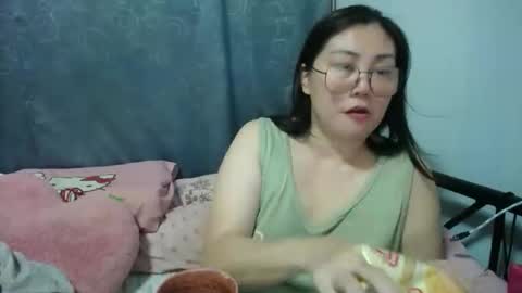 Snapshot of bellbabe chatting on February 5, 6:40 am Bella online show from February 5, 6:40 am