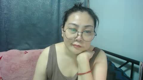 Snapshot of bellbabe chatting on May 4, 11:50 am Bella online show from May 4, 11:50 am