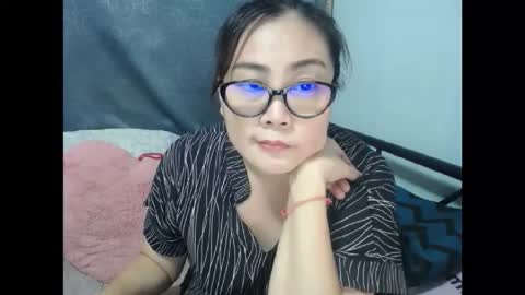 Snapshot of bellbabe chatting on June 8, 11:43 am Bella online show from June 8, 11:43 am