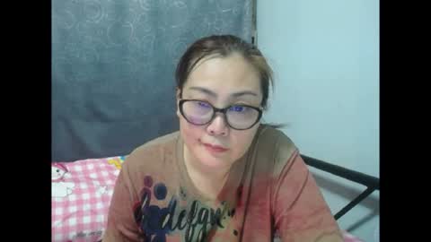 Snapshot of bellbabe chatting on August 4, 11:24 am Bella online show from August 4, 11:24 am