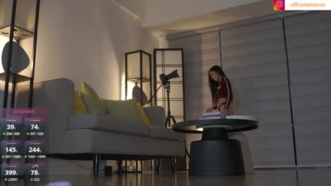 Snapshot of belle_adrienne chatting on February 8, 11:46 am Belle Adrienne IG online show from February 8, 11:46 am