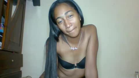 Snapshot of belle_annah chatting on May 1, 1:43 am belle_annah online show from May 1, 1:43 am