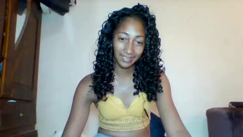 Snapshot of belle_annah chatting on May 7, 4:18 am belle_annah online show from May 7, 4:18 am