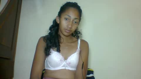 Snapshot of belle_annah chatting on May 16, 2:19 am belle_annah online show from May 16, 2:19 am