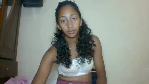 Snapshot of belle_annah chatting on May 17, 1:36 am belle_annah online show from May 17, 1:36 am