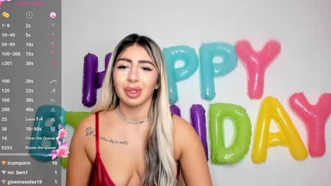 Snapshot of belle_hallle chatting on December 2, 6:32 pm LucyJelly online show from December 2, 6:32 pm