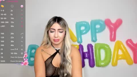 Snapshot of belle_hallle chatting on December 3, 4:06 pm LucyJelly online show from December 3, 4:06 pm