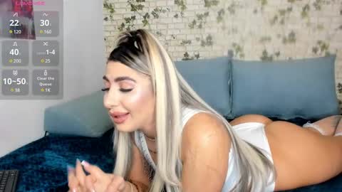 Snapshot of belle_hallle chatting on December 11, 5:15 pm LucyJelly online show from December 11, 5:15 pm