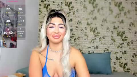 Snapshot of belle_hallle chatting on January 4, 5:58 pm LucyJelly online show from January 4, 5:58 pm