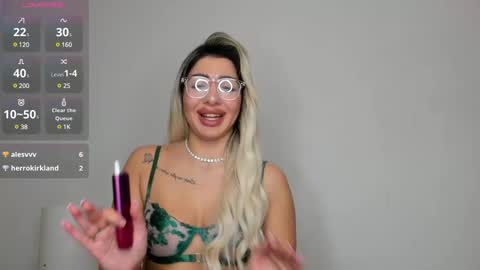 Snapshot of belle_hallle chatting on March 11, 6:19 pm LucyJelly online show from March 11, 6:19 pm