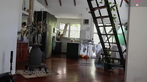 BELLE   online show from February 25, 3:05 am