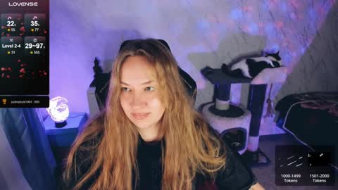 Snapshot of bellezza_ chatting on December 27, 3:04 pm Your Annabelle Wolf online show from December 27, 3:04 pm