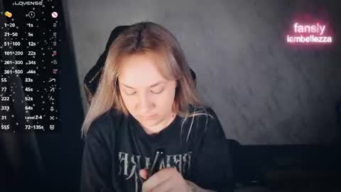 Snapshot of bellezza_ chatting on July 6, 12:29 am Your Annabelle Wolf online show from July 6, 12:29 am