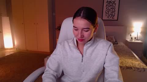 Bella online show from October 12, 1:04 am